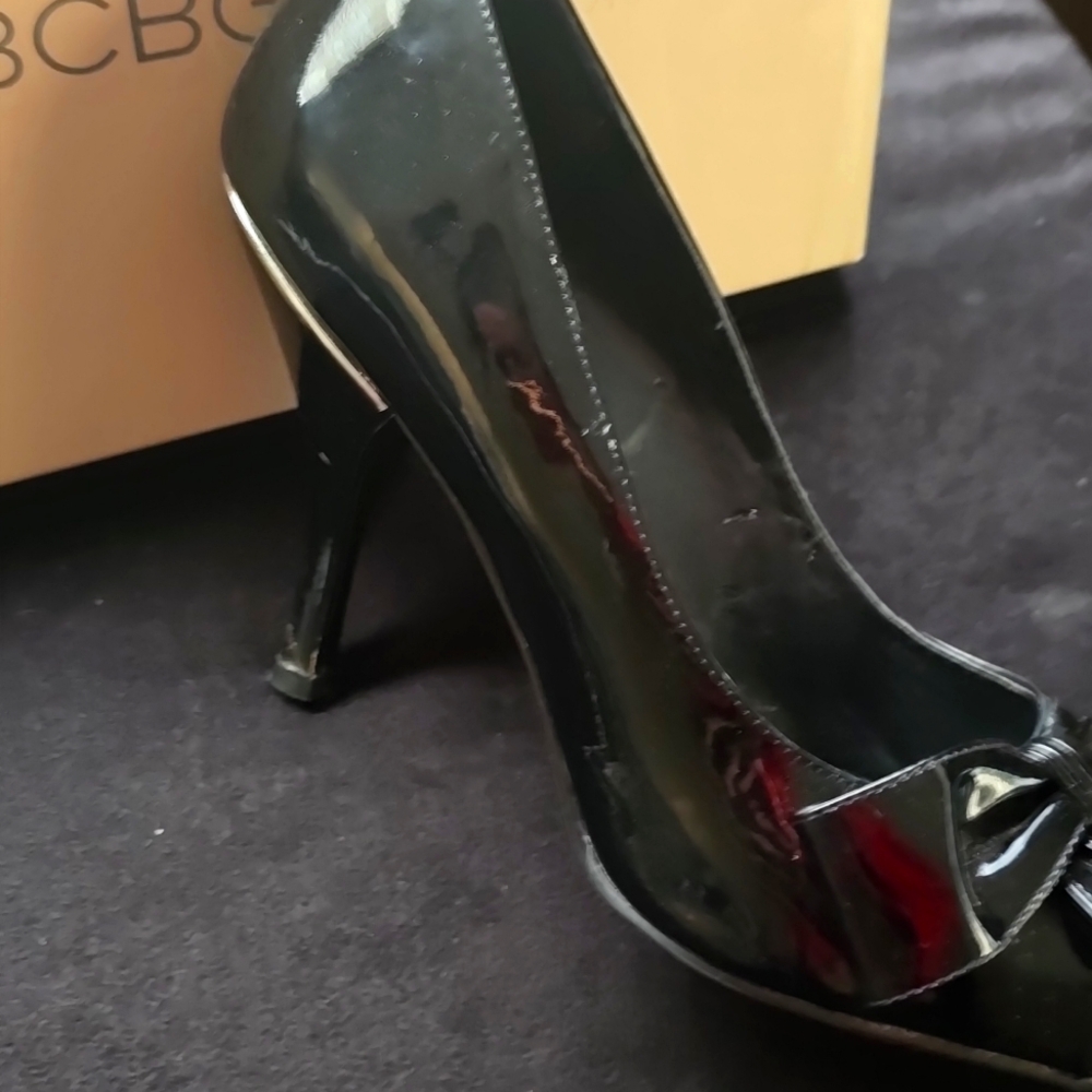 BCBG Generation black patent size 11